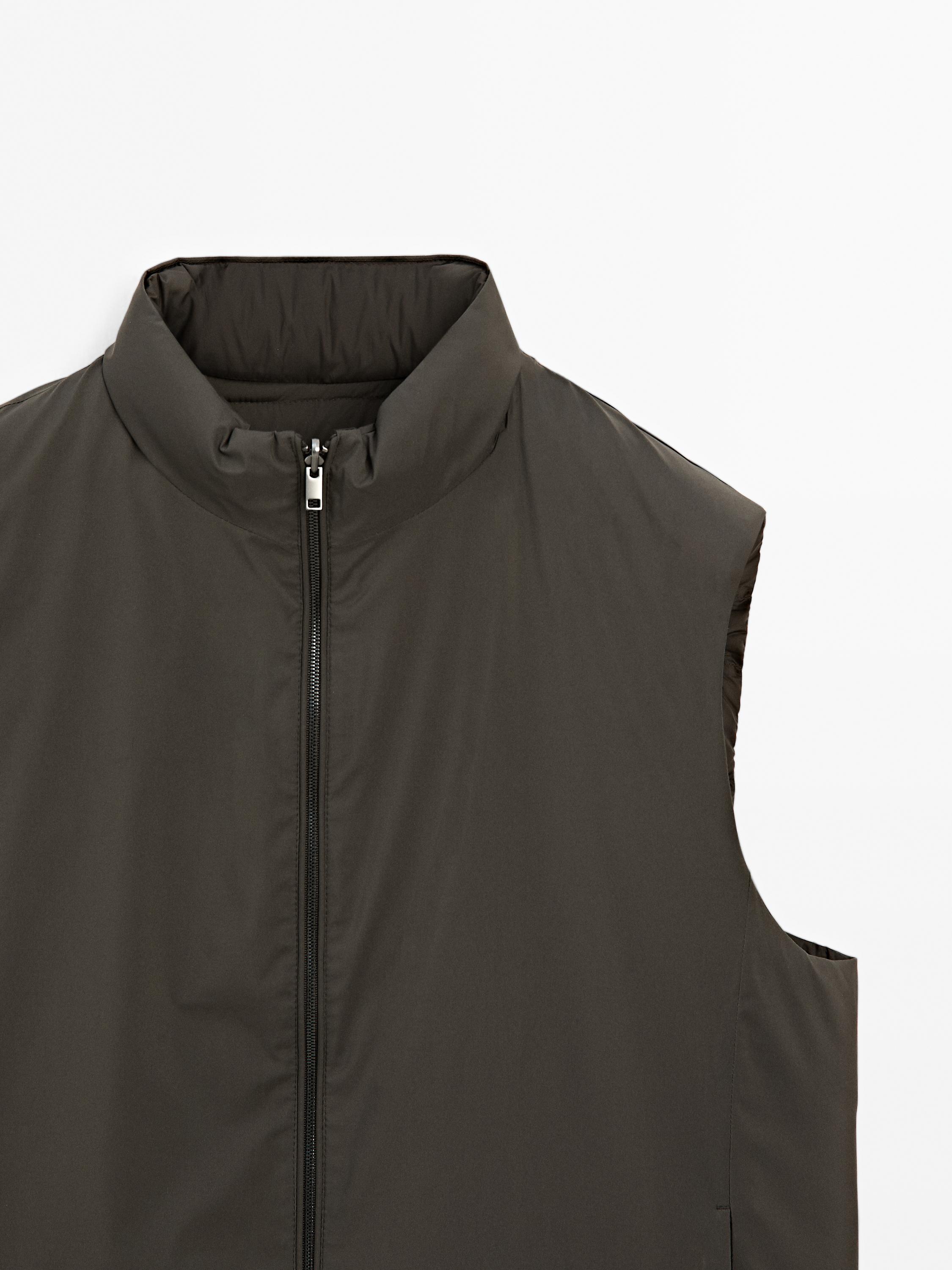 Water-repellent reversible down blend gilet